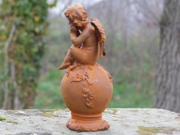 Engel auf Kugel - Gusseisen - 20cm - Oxid - Dekoration