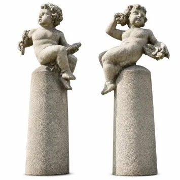 Klassieke set van 2 Putti op sokkel - 130 cm - vintage steen
