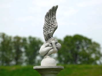 Ange à genoux sur socle - pierre - 139 cm - classique