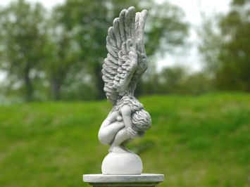 Kniender Engel auf Sockel - Stein - 139 cm - klassisch