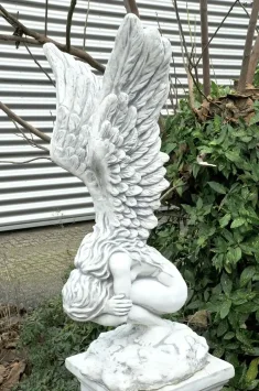 Engelsstatue auf Sockel – 179 cm – großer Engel aus Stein