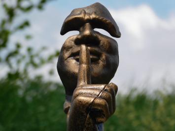 Statue « Le Chuchoteur » - aspect bronze - fonte - hauteur 28 cm