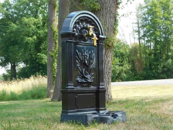 Fontaine de jardin sur pied – 89 cm – aluminium noir avec robinet