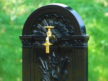 Fontaine de jardin sur pied – 89 cm – aluminium noir avec robinet