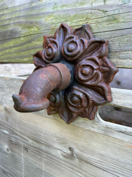 Gargoyle für Gartenbrunnen, Kugelblute, Gusseisen