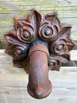 Gargoyle für Gartenbrunnen, Kugelblute, Gusseisen