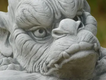 Gargoyle tuinbeeld – groot stenen figuur – 42 cm breed