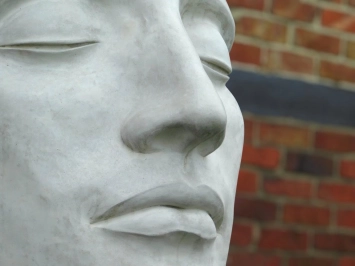 Statue de jardin en pierre « le visage » – 135 cm – exclusif