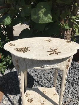 Een gietijzeren tafel, wit, art nouveau 'flower'