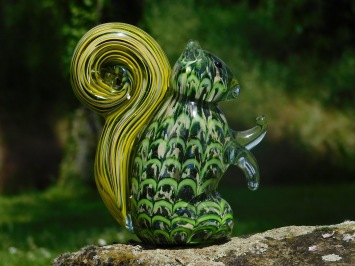 Glas-Eichhörnchen-Skulptur – handgefertigtes Kunstobjekt – 16 cm