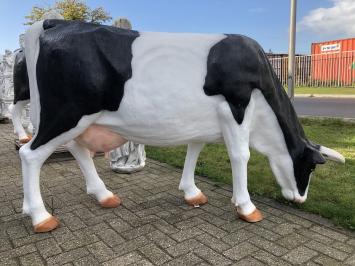 Wunderschöne Skulptur einer großen Kuh, wunderschön koloriert, ein echter Blickfang!