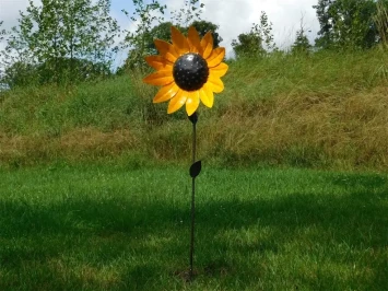 Großer Gartenstecker aus Metall eine Sonnenblumen