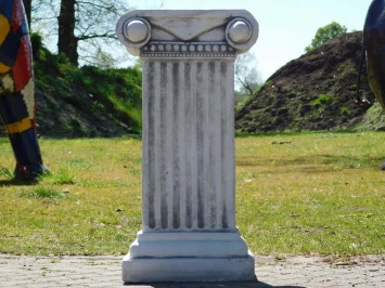 Socle classique – pierre massive – 70 cm – Colonne ionique
