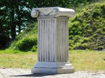 Große griechische Säule – ionischem Sockel aus Stein, 70 cm