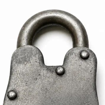 Cadenas ancien – 2 clés – fer – laiton – 10 cm