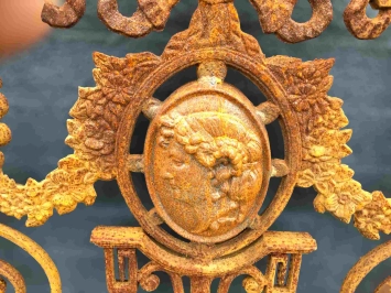 Grille en fonte - fenêtre et balcon - avec médaillon - style antique