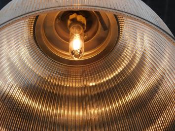 Wunderschöne große antike industrielle Hängelampe aus Metall mit einem schönen Lampenschirm.