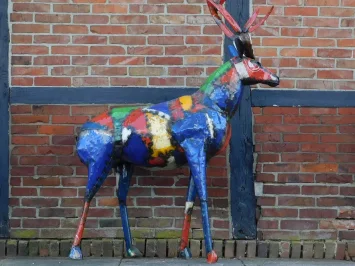 Cerf « Nuru » – métal coloré – fait main – 185 cm