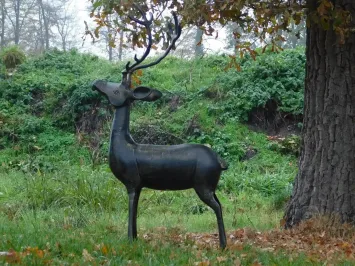 Tuinbeeld hert - zwart met goud dierenbeeld - klassiek