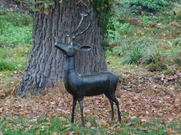 Statue de jardin cerf - statue d'animal noire et dorée - classique
