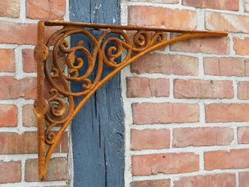 Grande cornière en fonte – 67 x 40 cm – Art nouveau