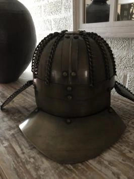 Ridderhelm koper-groen, oud staat!