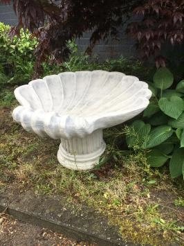 Vogelbad in schelpvorm - steen - 60 x 65 cm - klassiek wit