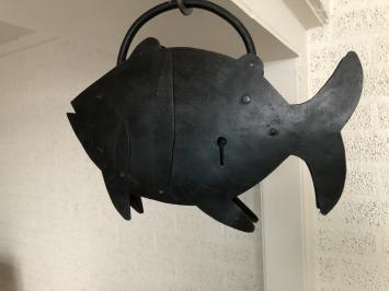 Großes Metallschloss in Form eines großen Fisches, toll und einzigartig!