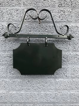 Plaque de façade avec enseigne publicitaire, verte, en métal