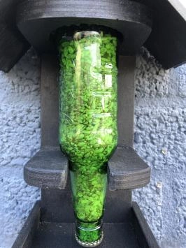 Mangeoire à oiseaux en bois avec silo d'alimentation