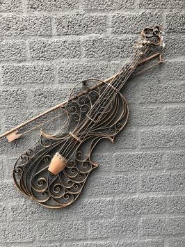 Schöne schmiedeeiserne Geige für die Gartenmauer oder drinnen als Wanddekoration!
