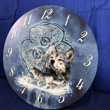 Klok hout met afbeelding van een Celtic Wolf