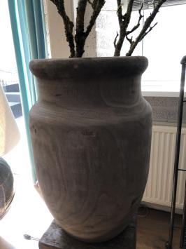 Prachtige forse houten vaas-pot-in de kleur grijs.