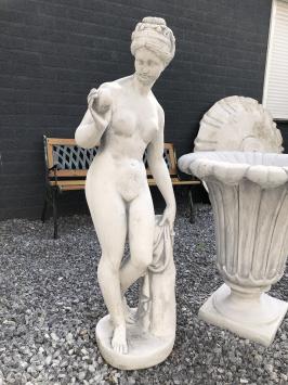 Vollsteinskulptur der Venus (Gott) mit Apfel, große Gartenskulptur
