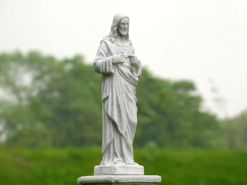 Jesusstatue auf Sockel – 150 cm hoch – Figur aus Stein
