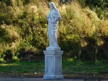 Herz-Jesu-Statue auf Steinsockel – religiöse Gartenfigur – 127 cm