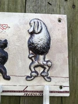 Porte-manteau à 6 crochets, avec chiens qui font pipi, comique