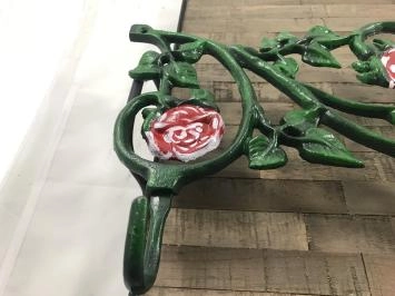 Porte-manteau mural, fonte verte avec roses rouges, 3 crochets robustes