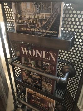 Magazines-lecture-standard-kiosque-métal-gris