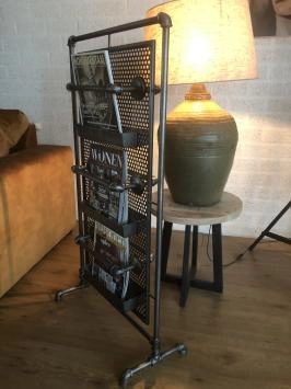 Magazines-lecture-standard-kiosque-métal-gris