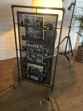 Magazines-lecture-standard-kiosque-métal-gris
