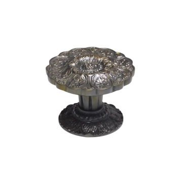 Feststehender Türknauf „Blume“ mit Rosette – patiniertes Messing