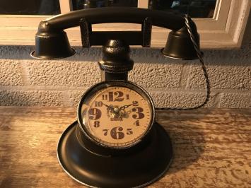 Schöne Uhr in Form eines alten Telefons, nostalgisch!