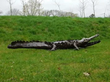 Statue de crocodile – 220 cm – métal – fabrication artisanale africaine