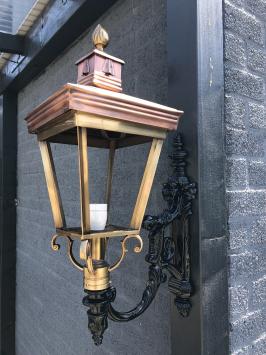 Wandlamp met lady black beugel met uit koper en messing vierkante lampenkop,  geweldige uitstraling!!