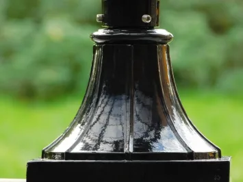 Sokkellamp zwart – 59 cm – aluminium met messing details