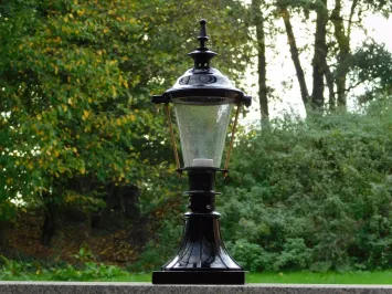Sokkellamp zwart – 59 cm – aluminium met messing details