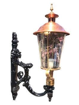 Wandlamp met lady black beugel met uit koper en messing lampenkop