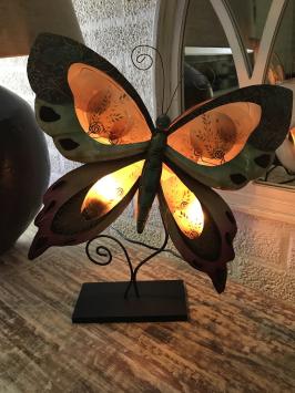 Lampe als Schmetterling, Tierlampe aus Metall, Wohndekoration