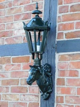 Belle lampe d'extérieur avec tête de cheval, vert foncé